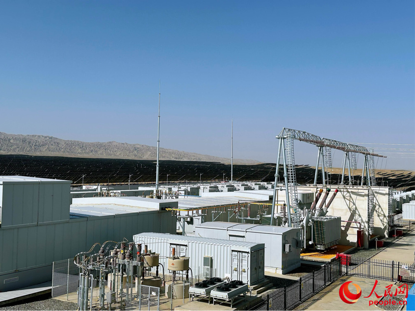 大唐玉章光伏匯集站。人民網(wǎng)記者 楊睿攝 大唐玉章光伏匯集站。人民網(wǎng)記者 楊睿攝