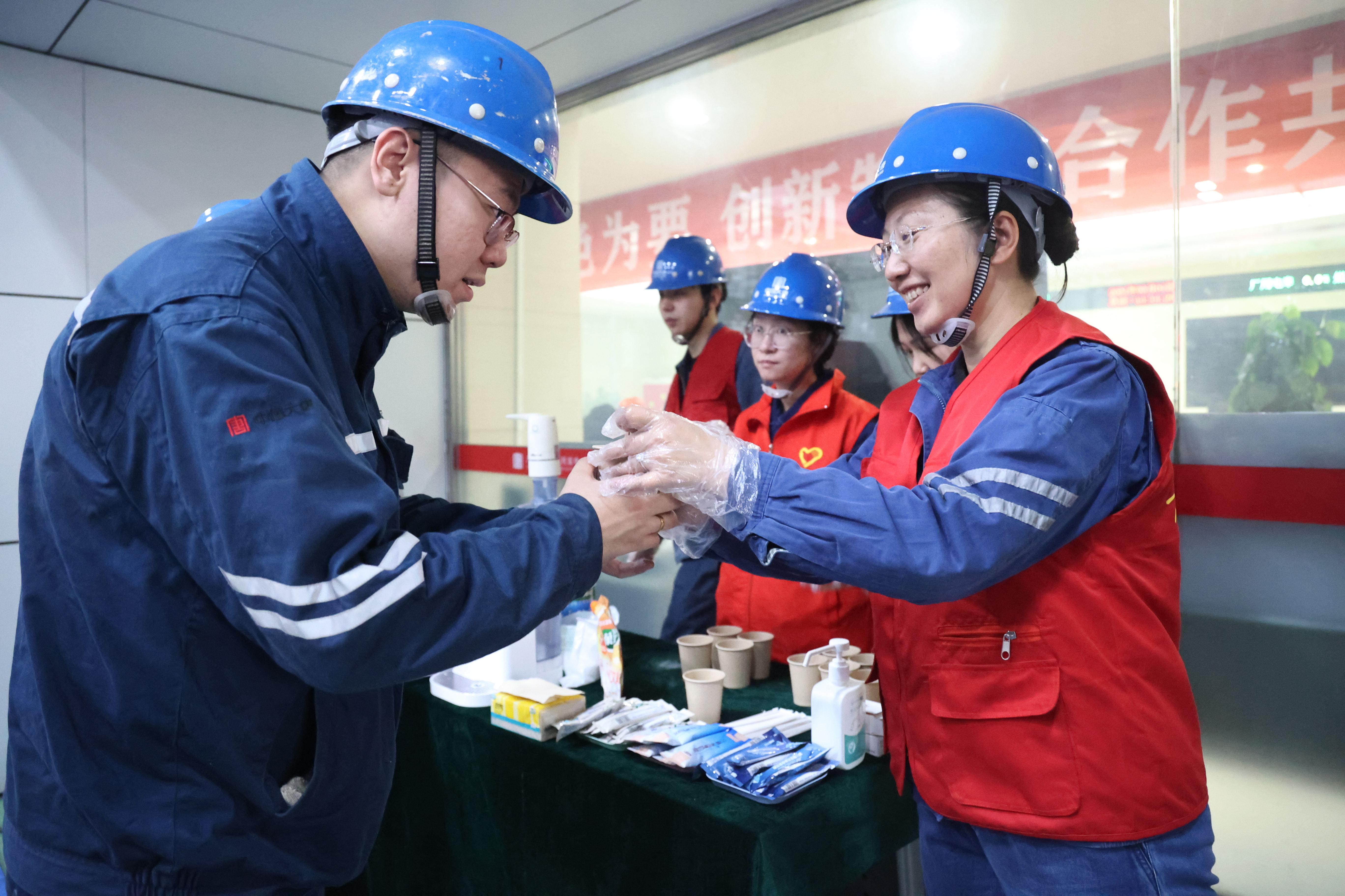 托克托發(fā)電公司：大唐青年志愿服務(wù)再出發(fā) (3).jpg