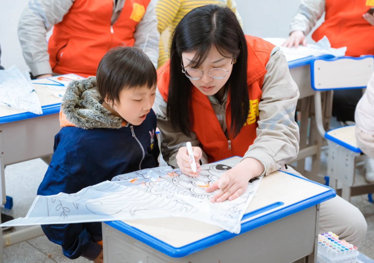 泰州熱電公司：志愿幫扶顯擔(dān)當(dāng) (5).png