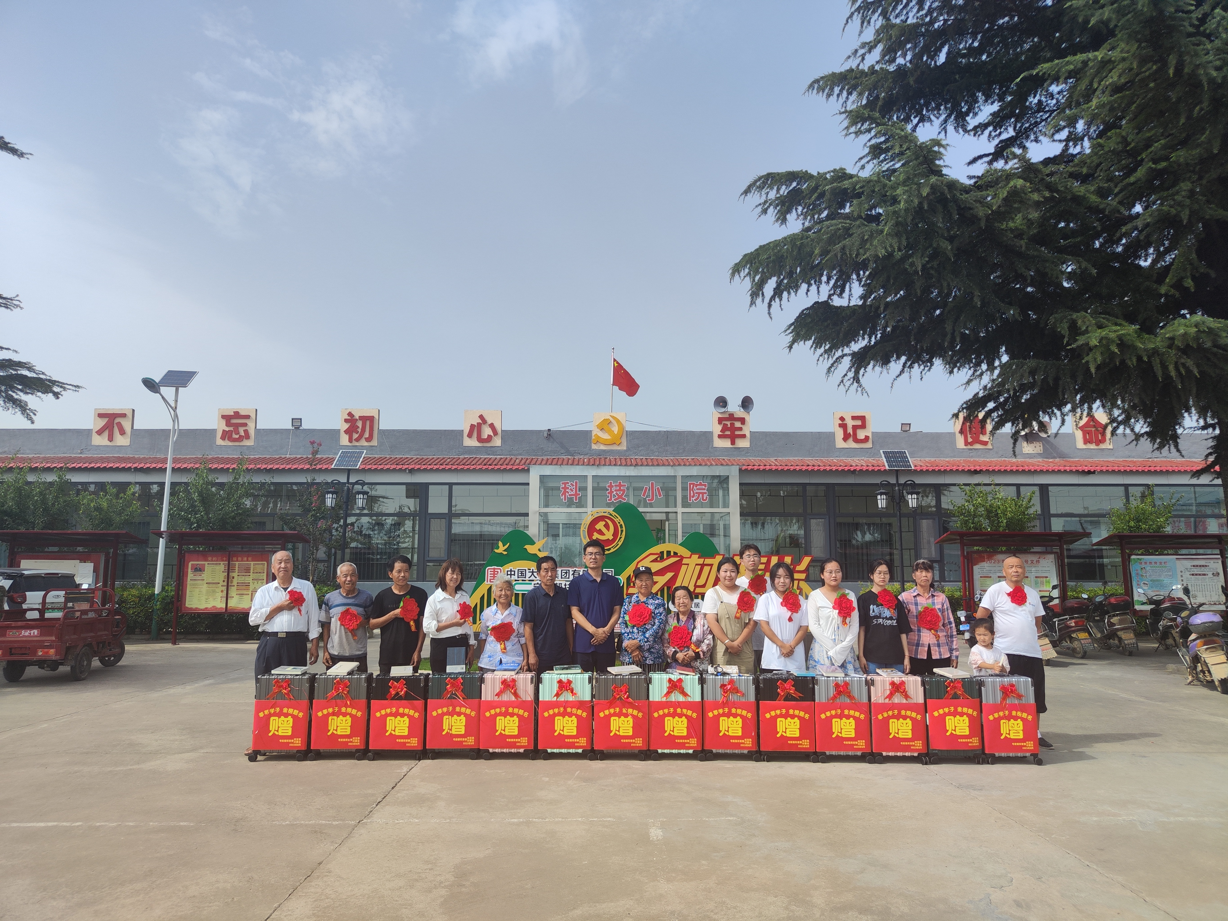 1721701698609037228.jpg 大學(xué)生座談會合影.jpg